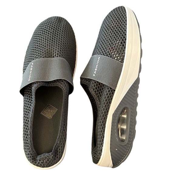 Gray Slip-On mesh Shoes NEW size 40/ US 9 women’s beach shoes clogs slippers - Picture 1 of 12